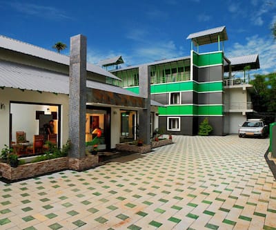 https://imgcld.yatra.com/ytimages/image/upload/t_hotel_yatra_city_desktop/v1443435158/Domestic Hotels/Hotels_Thekkady/Spice Valley Resort/Overview.jpg